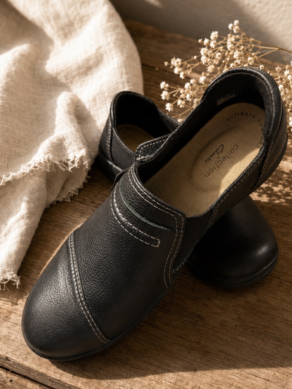 Clarks Collection Black Leather Slip On Loafers Women’s  9 Comfort Shoes
